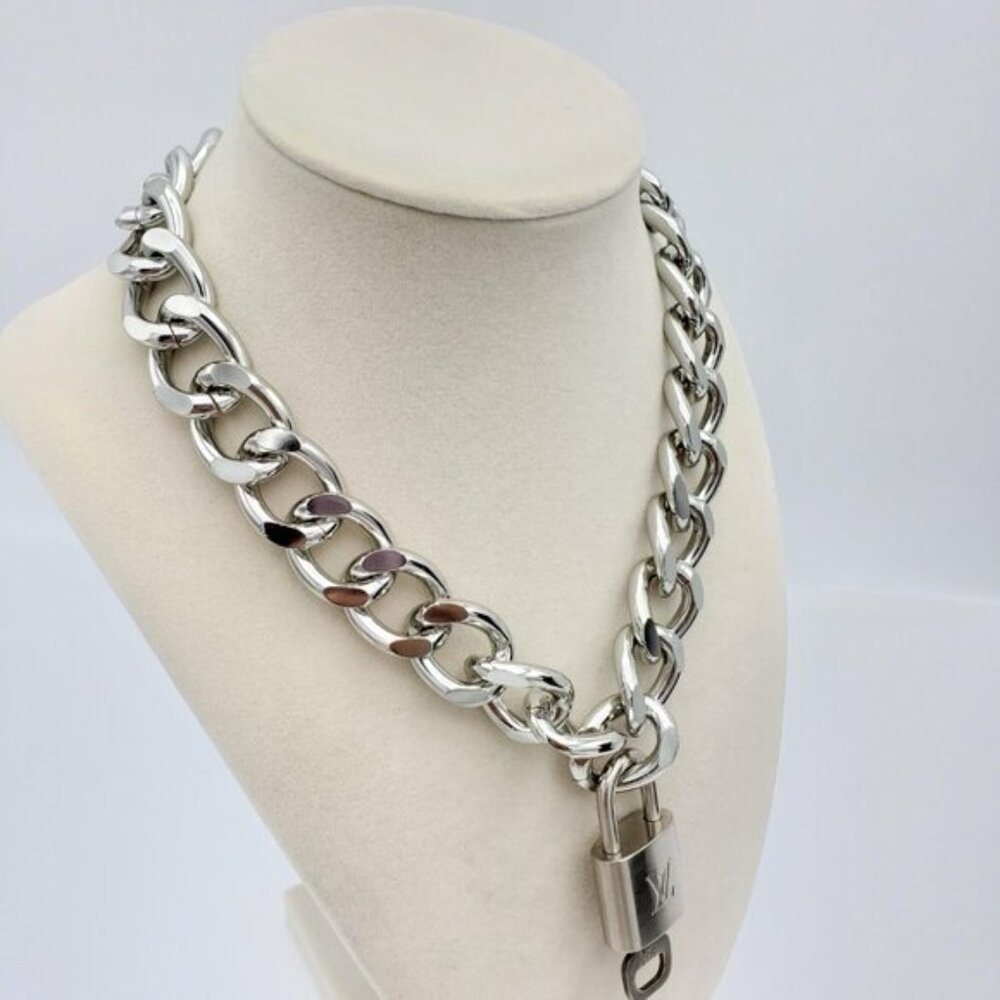 Stainless Steel Silver-Plated Necklace with Authentic Louis Vuitton Padlock - Picture 3 of 10